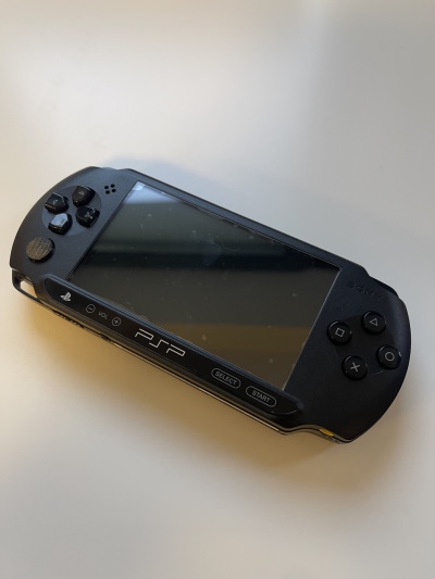 Sony PlayStation Portable Street E1004 (2011)